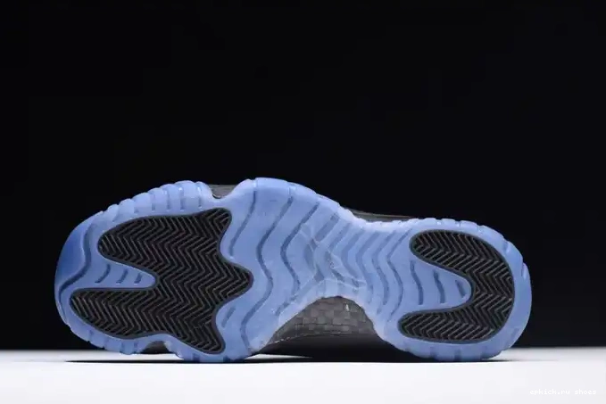 Rep 11 and black Jordan Cap Gown Air 378037-005 0606